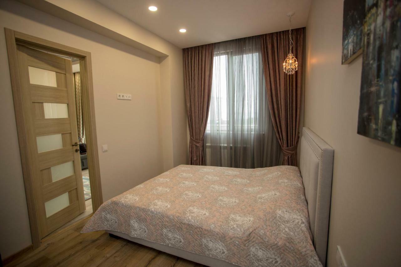 Nano'S Exclusive Fashionable Apartment Батуми Екстериор снимка